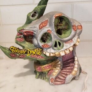 Halloween Village Spooky Dentist Woth Green Blinking Light